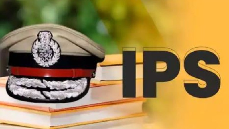 UP में रातोरात हुआ 13 IPS अधिकारियों का तबादला, यहाँ देंखे सूची