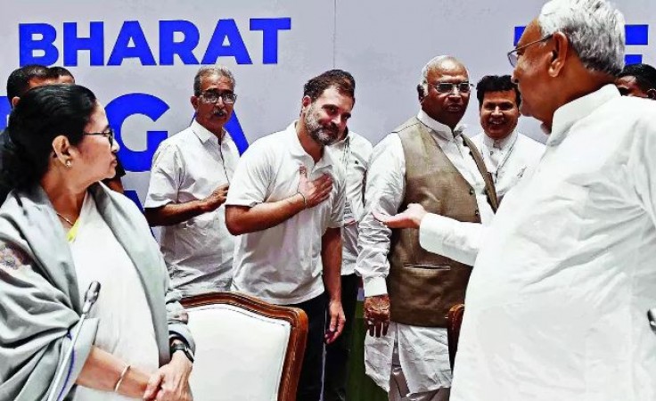 चुनावी रुझानों के बीच कांग्रेस को आई INDIA गठबंधन के साथियों की याद, मल्लिकार्जुन खड़गे ने खुद TMC-DMK को लगाया फोन, बुलाई बैठक
