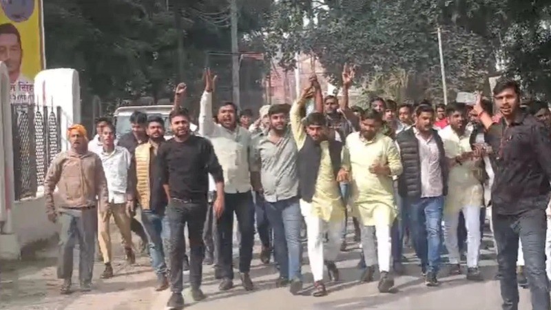 यूपी: 100 एकड़ में फैले कॉलेज पर वक्फ का दावा, हनुमान चालीसा से हुआ विरोध