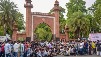 जहाँ से तालीम ले रहे, वहीं..! AMU के बांग्लादेशी छात्रों ने भारत को दी गालियां