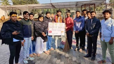 Ujjain: Chanting Ram's name, Raj Vardhan leaves for Ayodhya, 900-km walk to end on January 22