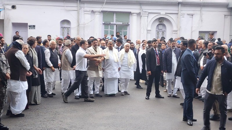 अलविदा डॉ मनमोहन..! पूर्व पीएम को कांग्रेस हेडक्वार्टर में दी जा रही अंतिम विदाई, स्मारक बनवाएगी सरकार