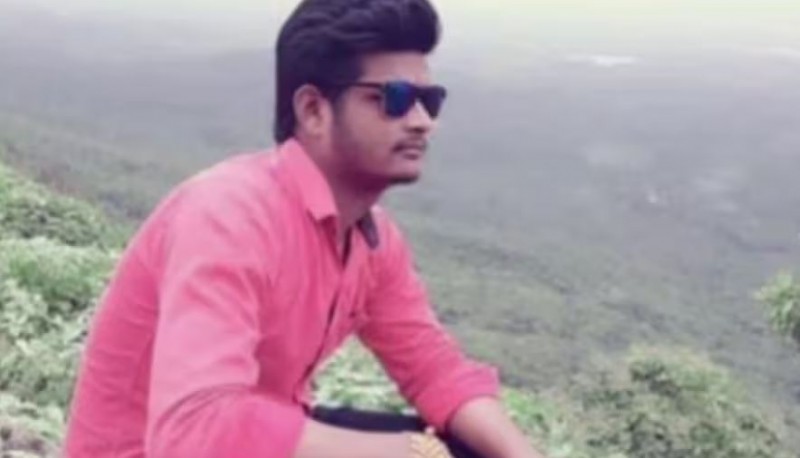 क्रिकेट खेलते-खेलते 22 वर्षीय लड़के को पड़ा दिल का दौरा, हुई मौत