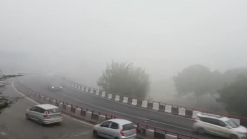 Weather Updates: राजस्थान में बारिश, तो हिमाचल में बर्फ़बारी, दिल्ली में दृश्यता घटने से फ्लाइट्स प्रभावित