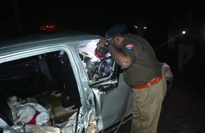 कानपुर में हादसा, बेकाबू होकर नाले में गिरी तेज रफ़्तार कार, 6 लोगों की दुखद मौत