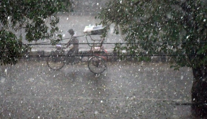 कई शहरों में हुई ओलावृष्टि, लखनऊ-दिल्ली में आज बारिश होने की संभावना