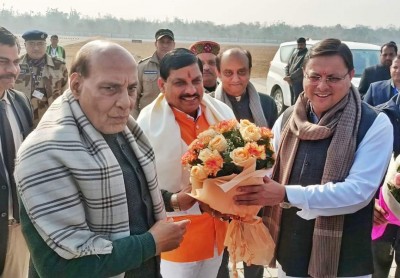 उत्तराखंड पहुंचे रक्षामंत्री राजनाथ सिंह और MP के CM मोहा यादव, पतंजलि गुरुकुलम् की रखेंगे आधारशिला