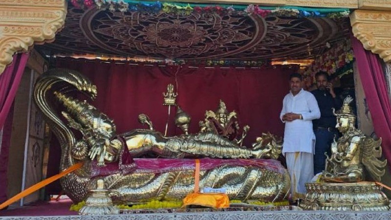 दुनिया के सबसे बड़े मंदिर में विराजेगी भगवान विष्णु की दिव्य प्रतिमा, इंदौर में निकली शोभायात्रा