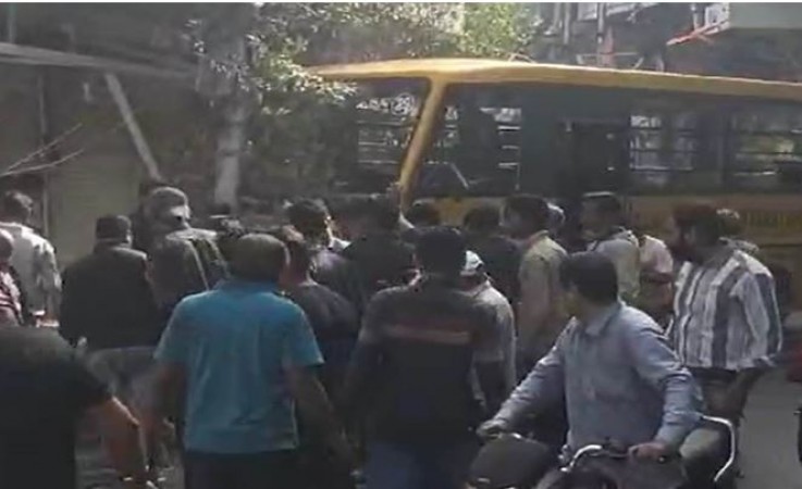इंदौर: लोगों को रौंदते हुए दुकान में जा घुसी बच्चों से भरी स्‍कूल बस, एक की मौत, ड्राइवर गिरफ्तार