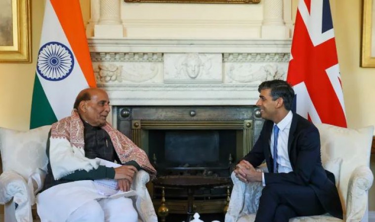 ब्रिटिश पीएम ऋषि सुनक ने गर्मजोशी से किया राजनाथ सिंह का स्वागत, 22 साल बाद UK की यात्रा पर हैं भारतीय रक्षा मंत्री