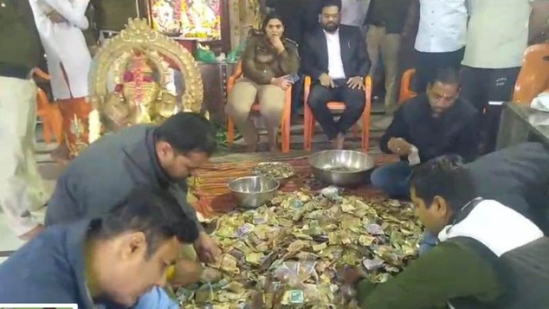 MP के मशहूर महालक्ष्मी मंदिर के दानपात्र में लगी आग, जलकर ख़ाक हुए नोट