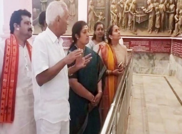 आंध्र प्रदेश भाजपा प्रमुख पुरंदेश्वरी ने श्रीशैलम मंदिर में की पूजा, अयोध्या को लेकर बोले - ये उत्सव का क्षण