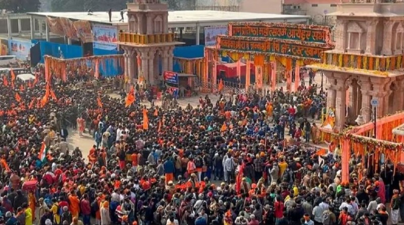 अयोध्या में भक्तों ने किया दिल खोलकर दान, पहले दिन आया इतने करोड़ का चढ़ावा