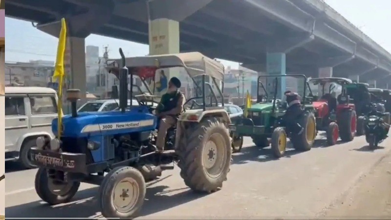 गणतंत्र दिवस पर भी किसानों का प्रदर्शन जारी, पंजाब में कई जगह निकाला ट्रेक्टर मार्च