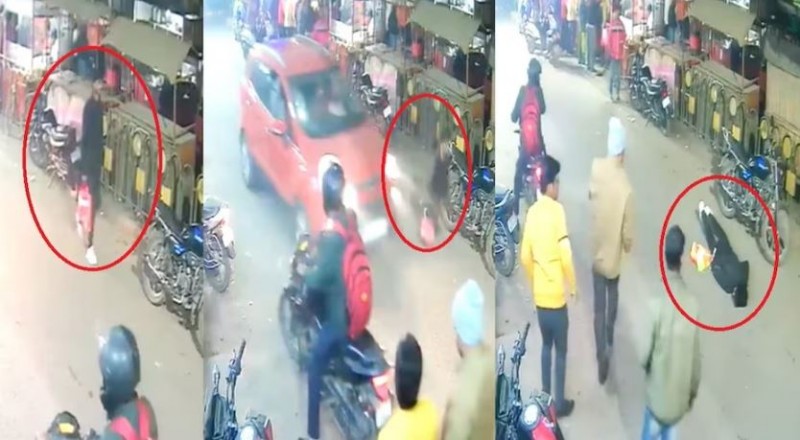 While walking, the young man fell in the middle of the way, then the car coming from behind ...