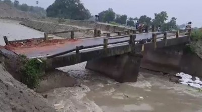 बिहार में फिर एक साथ तीन जगहों पर गिरे पुल, मचा हड़कंप