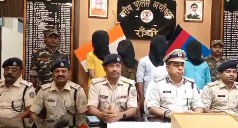 सड़क पर जा रही थी CID अफसर के साथ बदमाशों ने कर दी ऐसी हरकत, हुए गिरफ्तार