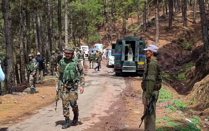 सुरक्षाबलों और आतंकियों की मुठभेड़ में शहीद हुआ सेना का एक जवान, 1 घायल