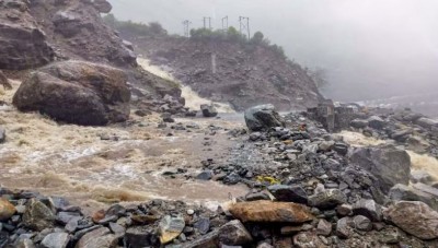 लगातार हो रही बारिश ने उत्तराखंड में मचाई तबाही, पानी में डूबे कई इलाके
