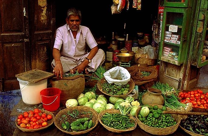 महंगा होगा रसोई का जायका, मौसम की मार से प्याज-टमाटर सहित कई सब्जियों के दाम बढ़े