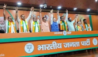 दिल्ली में बड़ा सियासी फेरबदल! राजकुमार आनंद समेत AAP के कई नेता BJP में हुए शामिल