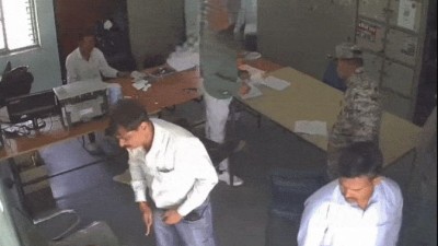 भिंड में कलेक्टर की गुंडा गर्दी का वीडियो हुआ वायरल, परीक्षा दे रहे छात्र को जड़ा थप्पड़