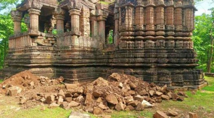 गड़ा धन खोजने के लिए खोद डाली रंग महल मंदिर की नींव, अस्तित्व पर मंडराया संकट