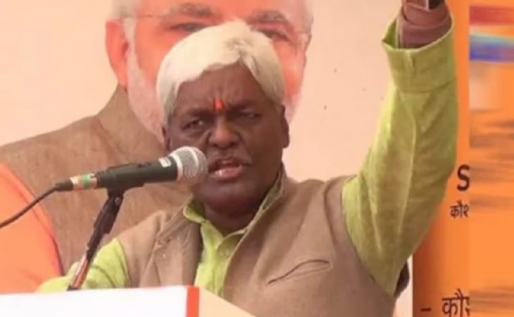 'पढ़ाई से कुछ नहीं होगा, पंचर की दुकान से चलेगा घर', भरी सभा में BJP विधायक ने दी युवाओं को सलाह