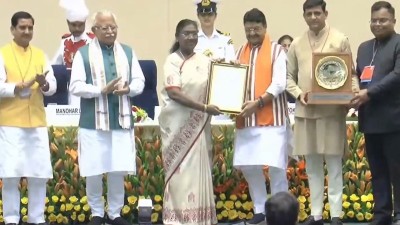 इंदौर लगातार आठवीं बार बना स्वच्छता का सिरमौर, दूसरे पर सूरत और तीसरे पर नवी मुंबई