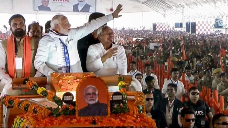 प्रधानमंत्री मोदी ने बिहार की जनसभा में कहा RJD और कांग्रेस के राज में विकास पर ब्रेक था