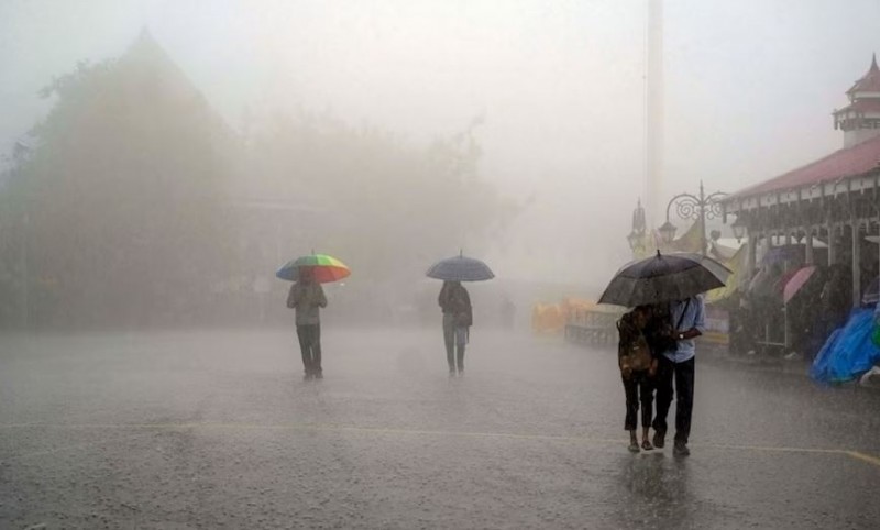 मुंबई में मॉनसून की बारिश से डूबे कई इलाके, बंद हुए ये मार्ग