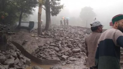 बादल फटने के बाद हिमाचल में छाया भयावह मंजर, हर तरफ मची तबाही
