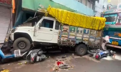 MP में खौफनाक हादसा, ट्रक ने एक शख्स समेत पांच बाइक को रौंदा