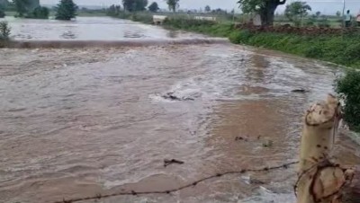 भारी बारिश ने MP के कई जिलों में मचाया हाहाकार, तेंदूखेड़ा में टूटा जलाशय