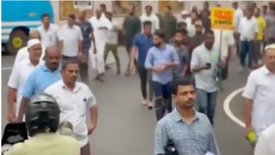 'तुम्हे तुम्हारे ही मंदिरों पर लटका देंगे, जला डालेंगे..', मुस्लिम युथ विंग की रैली में हिन्दू विरोधी नारे, INDIA गठबंधन में शामिल है इसकी पार्टी