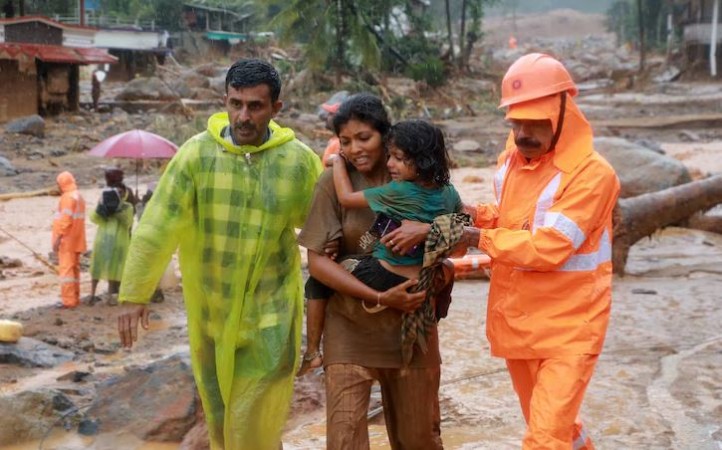 वायनाड में बारिश और भूस्खलन ने मचाई भयानक तबाही, अब तक 54 लोगों की मौत, बचाव कार्य में जुटी सेना