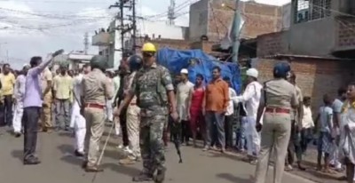 झारखंड में हिंसा ! दो गुटों में झड़प के बाद पुलिस थाने पर हमला, भीड़ ने किया पथराव