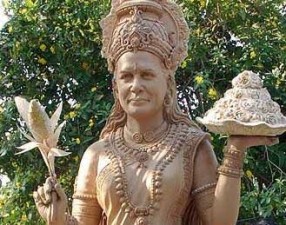 तेलंगाना में कांग्रेस नेताओं ने बनाया सोनिया गांधी का मंदिर, बोले- अपने सपने साकार करने के लिए उनकी पूजा करें