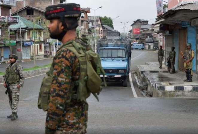 आतंकियों के लिए काम करते थे दो पुलिस कांस्टेबल, एक शिक्षक और जल शक्ति विभाग का अधिकारी, हुए बर्खास्त