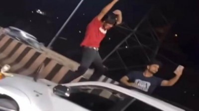 भोपाल में नहीं थम रहा स्टंटबाजी का खेल, आधी रात को कार के ऊपर अश्लील डांस करते नजर आए युवा