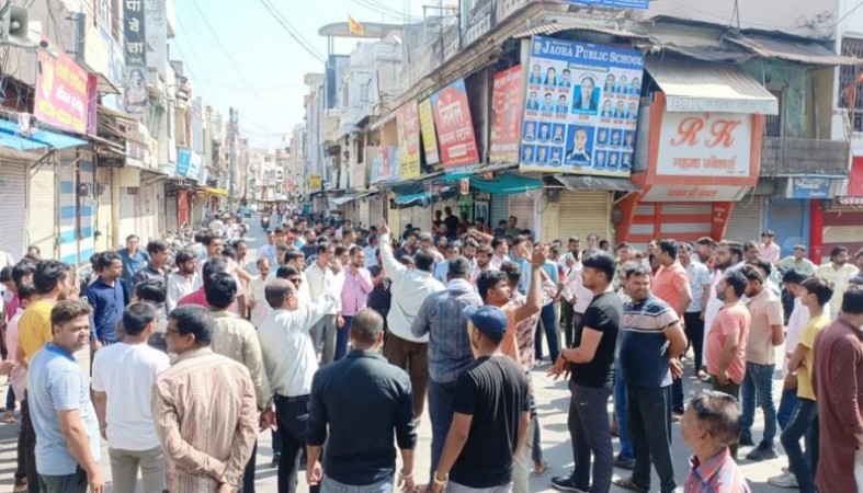 जगन्नाथ महादेव मंदिर में गोवंश के अंग मिलने से जावरा में तनाव, हिंदू संगठनों ने बंद करवाया नगर