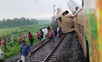 बंगाल में बड़ी रेल दुर्घटना, कंचनजंगा एक्सप्रेस में जा घुसी मालगाड़ी, अब तक 5 लोगों की मौत, 30 घायल