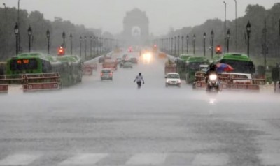 दिल्ली के कई हिस्सों में बारिश, लोगों को गर्मी से मिली राहत