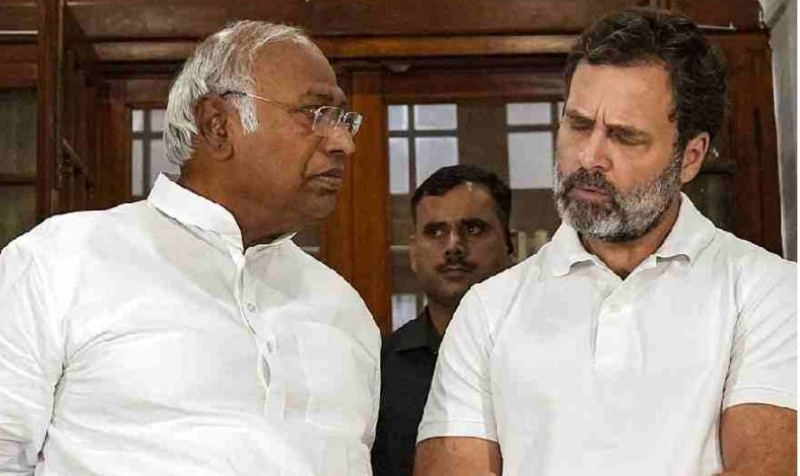 राहुल गांधी को 'बड़ी जिम्मेदारी' देने के लिए कांग्रेस ने पास किया प्रस्ताव, आखिर क्यों नहीं मान रहे रायबरेली के सांसद ?