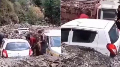शिमला में बारिश और भूस्खलन के कारण वाहन मलबे में दबे, बचाव कार्य जारी