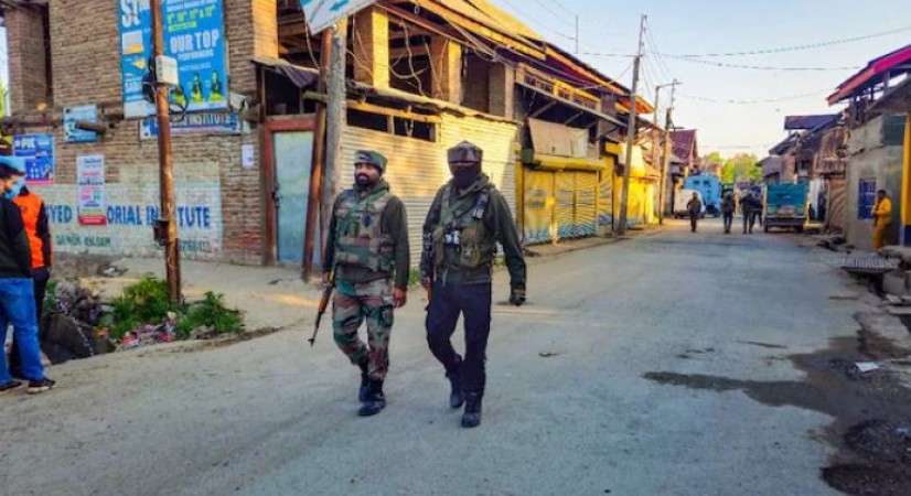 जम्मू कश्मीर में आतंकवाद का सफाया जारी, आज सेना ने 3 आतंकियों को किया ढेर