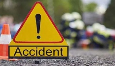 केरल: दो सरकारी बसों के बीच कुचल गई मोटरसाइकिल, दो लोगों की दुखद मौत