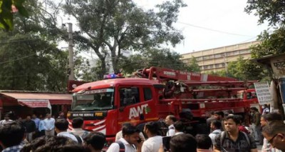 दिल्ली के इनकम टैक्स ऑफिस में भड़की भीषण आग, दमकल विभाग की 21 गाड़ियां मौके पर पहुंची