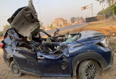 दिल्ली-लखनऊ हाईवे पर दर्दनाक हादसा, दो वाहनों की भिड़ंत में 6 लोगों की दुखद मौत