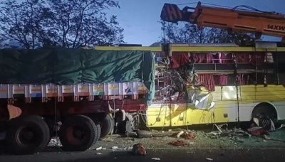 तमिलनाडु: ट्रक और यात्री बस में भीषण टक्कर, 4 लोगों की दुखद मौत
